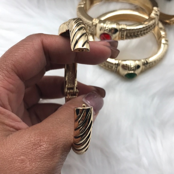 Bracelets - Picture 4 of 5